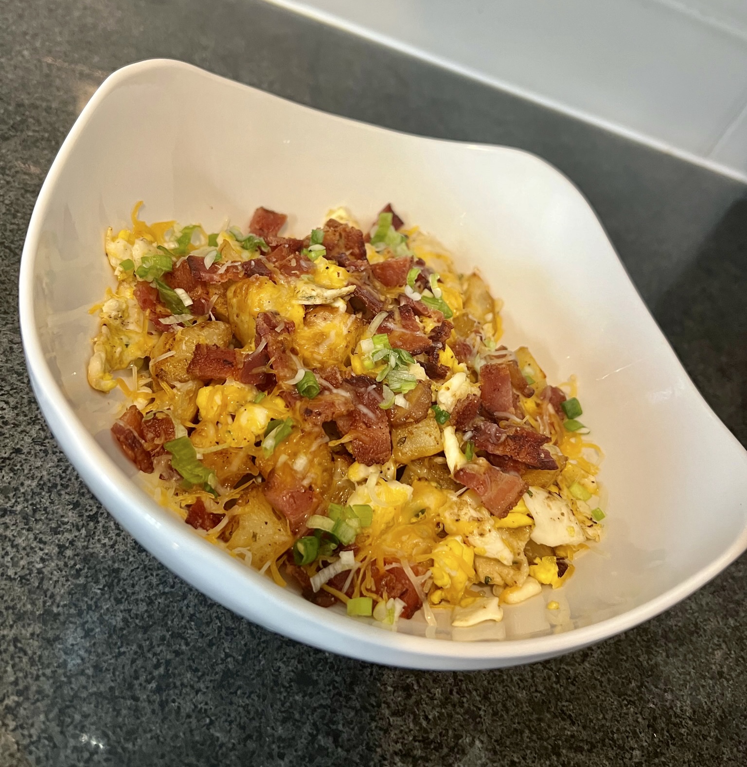 Easy Breakfast Bowl with Bacon and Potatoes - I need a plate