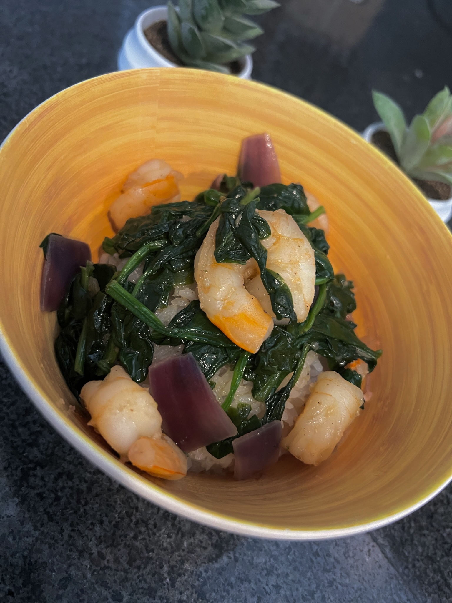 Super Easy Shrimp Stir Fry with Spinach and Onions - I need a plate